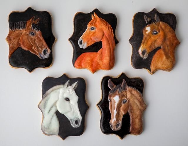 Eläinkeksit hevosia